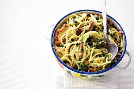 Spaghetti met spinazie en spekjes