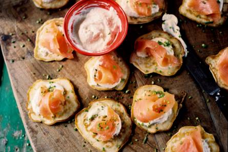 Bieslookblini’s met zalm